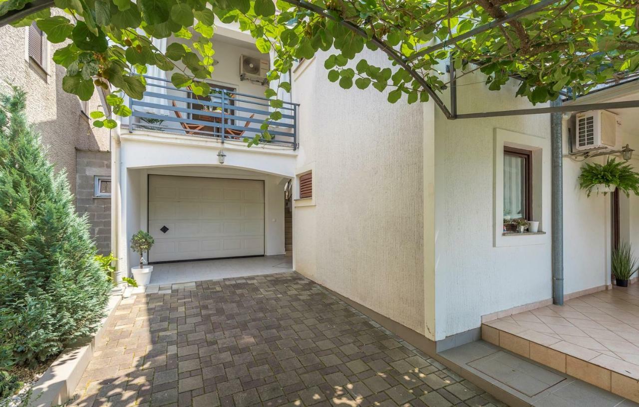 Apartment Green With Balcony Nova Vas  Εξωτερικό φωτογραφία