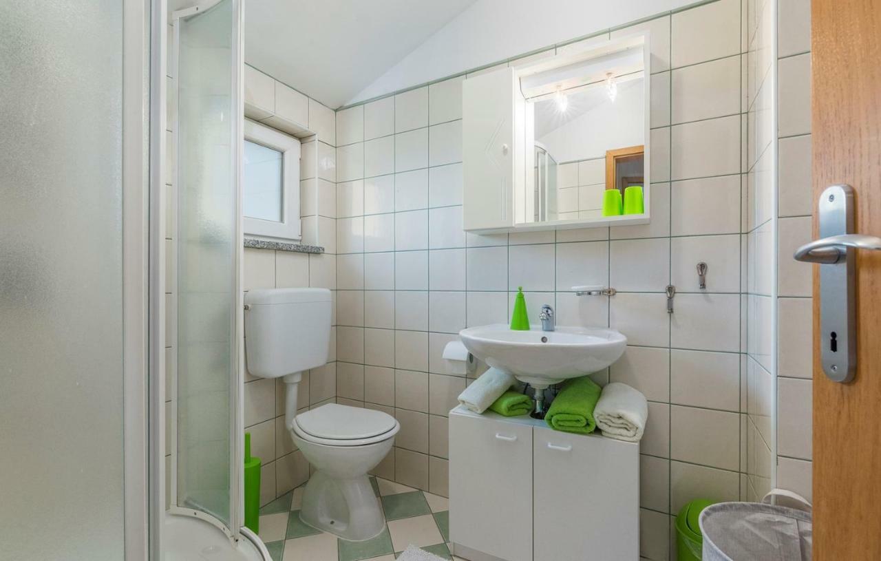 Apartment Green With Balcony Nova Vas  Εξωτερικό φωτογραφία
