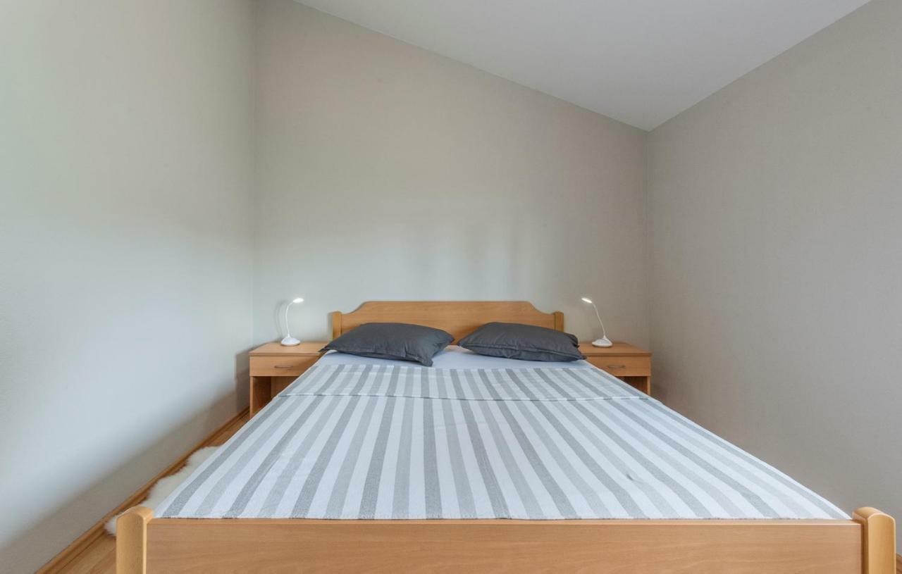 Apartment Green With Balcony Nova Vas  Εξωτερικό φωτογραφία