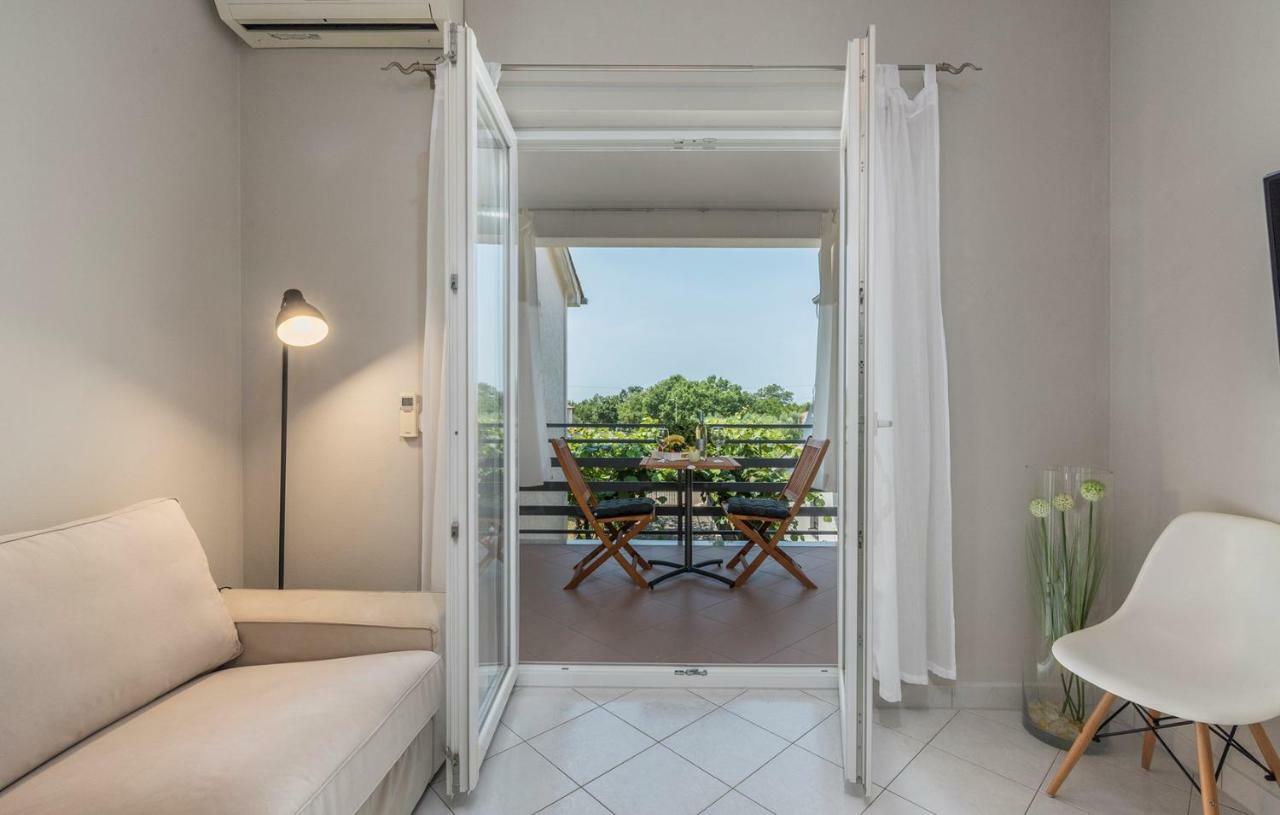 Apartment Green With Balcony Nova Vas  Εξωτερικό φωτογραφία