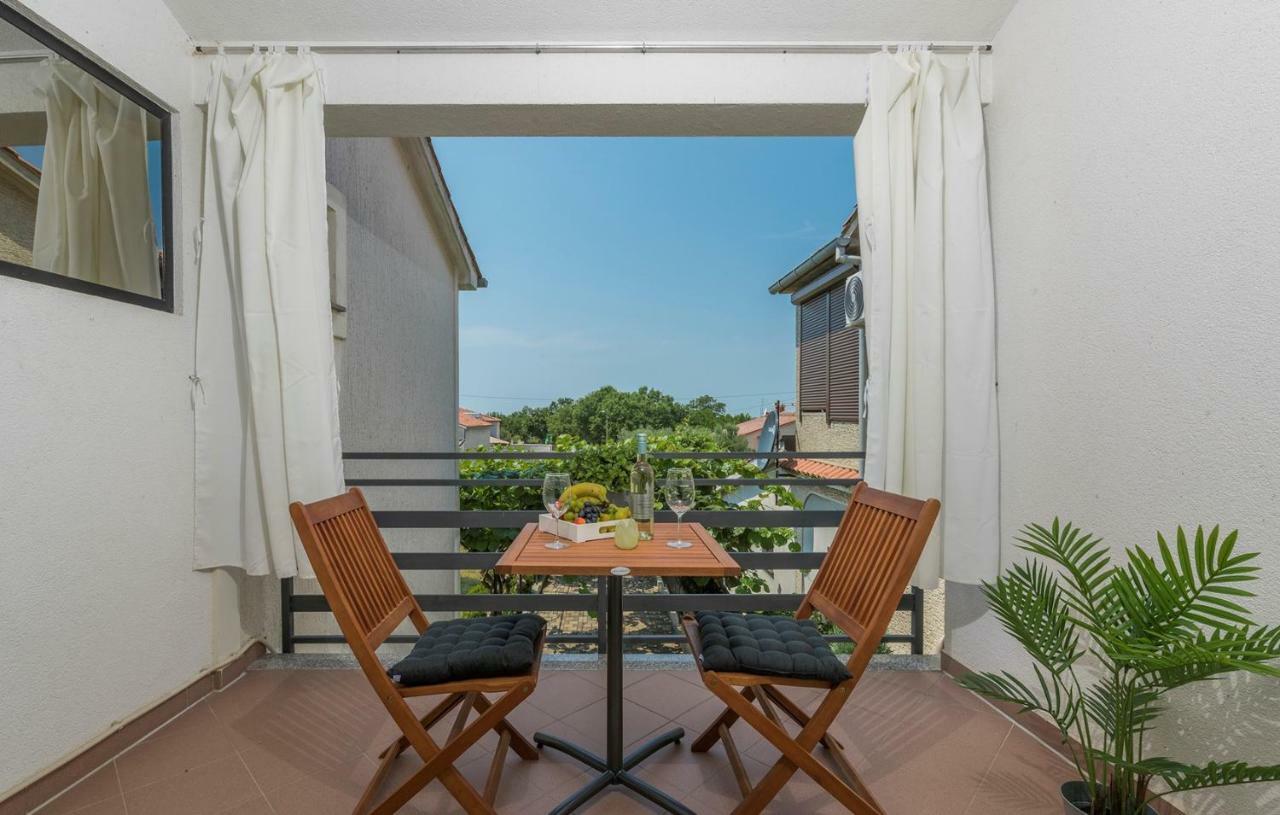 Apartment Green With Balcony Nova Vas  Εξωτερικό φωτογραφία